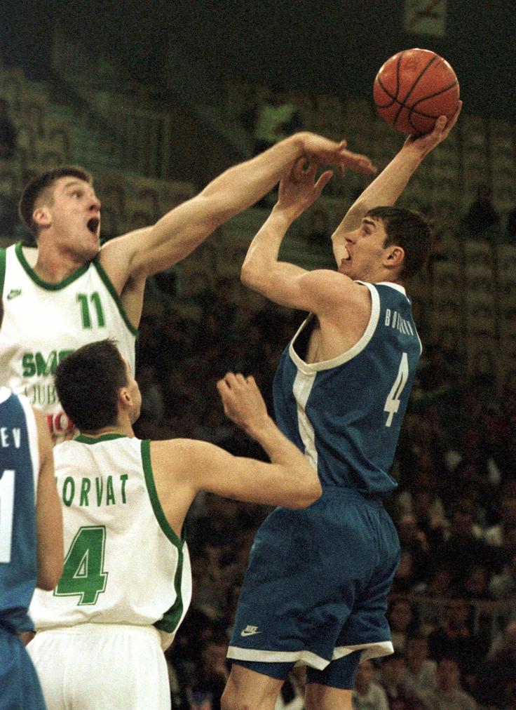 V dresu Olimpije je odigral številne dobre tekme. Zgodovinska zanj in za Olimpijo je bila tista v Lozani leta 1994, ko je natresel 36 točk, od tega 10 trojk za veliko veselje zeleno-belih. | Foto: Reuters