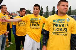 Predsednik Kopra obdaril navijače, Maribor upokojil št. 28