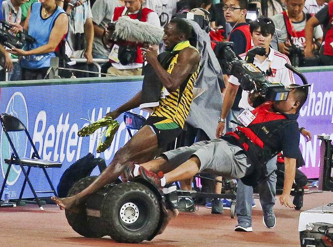 Segway PT je v "negativni luči zaslovel", ko je na olimpijskih igrah leta 2015 kamerman z njim podrl Usaina Bolta. | Foto: Reuters