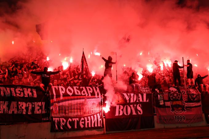 Tako je bilo v Beogradu na tekmi Partizan - Crvena zvezda v sredo, 10. junija 2020. | Foto: Reuters