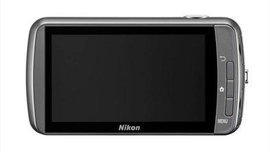 Ocenili smo: Nikon Coolpix S800c