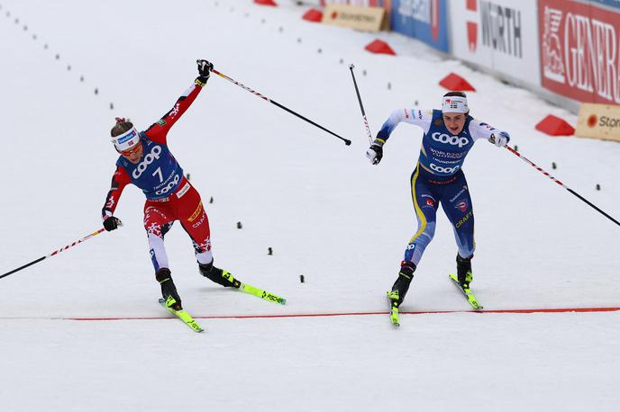 Ebba Andersson, Therese Johaug | Takole sta se za zlato udarili Therese Johaug in Ebba Andersson. Veselila se je Švedinja, ki je ubranila naslov svetovne prvakinje. | Foto Reuters