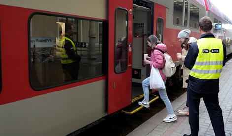 V Evropi narašča strah, pripravljajo se na najhujše: sto ljudi prepeljali v zaklonišče #video
