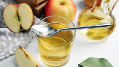 Ne, s pitjem jabolčnega kisa ne boste shujšali