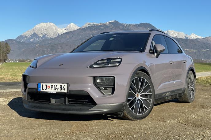 Porsche macan | Pri Porscheju so v zadnjem delu lanskega leta prodali 18 tisoč električnih macanov, toda v Stuttgartu si za večjo prilagodljivost želijo tudi podobnih bencinsko oziroma hibridno znanih športnih terencev. | Foto Gregor Pavšič