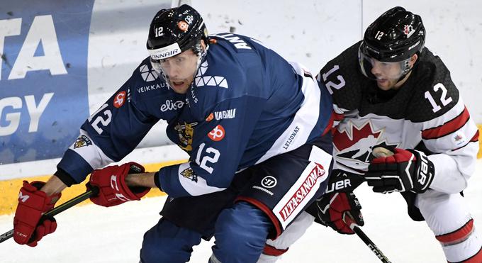 203 centimetre visoki Finec Marko Anttila je najvišji hokejist na olimpijskem turnirju. | Foto: Reuters