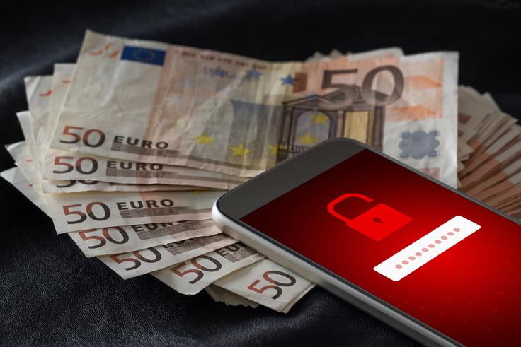 Glavni cilj trojanskega konja Svpeng je kraja denarja, zato začne napravo takoj ob namestitvi prečesavati za morebitnimi aplikacijami mobilnega bančništva. V Evropi lahko za zdaj zlorabi več deset različnih, svari Kaspersky Lab.  | Foto: Thinkstock