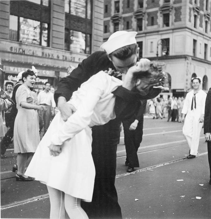 Mornar poljubi medicinsko sestro, metoo | Foto: Lt. Victor Jorgensen