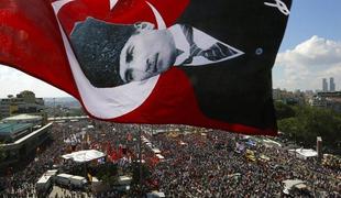 Protestniki v Turčiji ne popuščajo, vlada prav tako ne