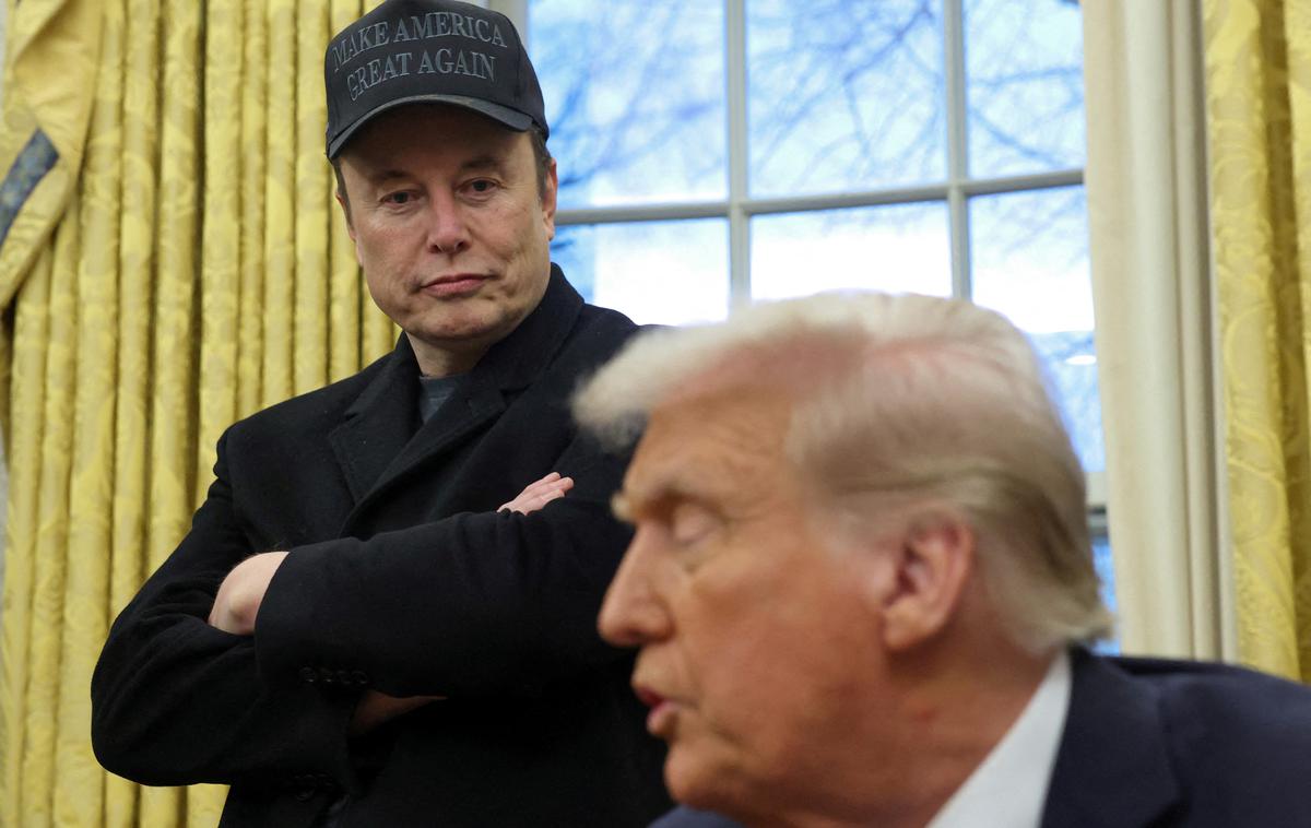 Donald Trump in Elon Musk | "Elon odlično opravlja svoje delo, vendar bi rad videl, da bi bil bolj agresiven," je Trump zapisal na svojem družbenem omrežju Truth Social. "Ne pozabite, da moramo rešiti državo," je dodal. | Foto Reuters