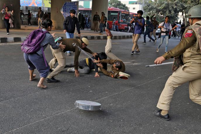 Spopadi na univerzi Jawaharlal Nehru v New Delhiju | Foto Reuters