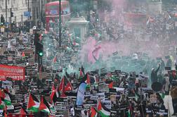 V Londonu množični protesti za solidarnost s Palestinci