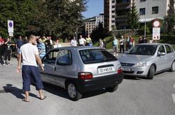 Protestni shod stanovalcev zaradi najemnin za pokrite garaže 