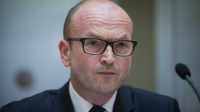 Bo guverner Jazbec pokoril velikega kritika sporne bančne sanacije