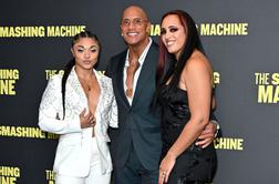 Hčerka Dwayna Johnsona javno potrdila zvezo z dekletom