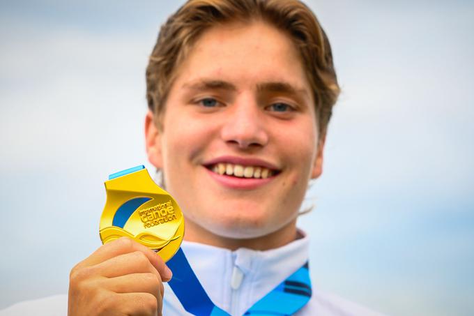 Žiga Lin Hočevar je 16-letni slovenski kajakaš in kanuist na divjih vodah. Največji uspeh v letu 2023 je dosegel 18. avgusta, ko je v Krakovu postal svetovni mladinski prvak v slalomu. Dinastija Hočevar se je tako lahko pohvalila še z enim svetovnim mladinskim prvakom. Leta 1992 je to postal njegov oče Simon, leta 2018 pa njegova sestra Eva Alina. | Foto: Damiano Benedetto
