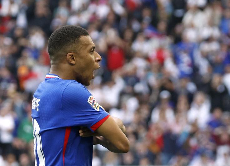 Kylian Mbappe je zadel v polno v zadnji minuti prvega polčasa. Čeprav so bili Nemci nevarnejši v prvem delu, so odšli na počitek z zaostankom 0:1.  | Foto: Reuters