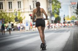 Število prometnih nesreč z e-skiroji narašča, poškodbe vse hujše