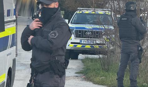 Protestni shod v Novem mestu: policija v pripravljenosti, pričakujejo večjo množico ljudi #vŽivo