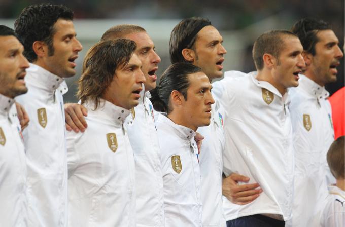 Italijani so mu zamerili, ker, tako kot preostali reprezentanti, pred tekmami ni pel njihove himne. | Foto: Reuters