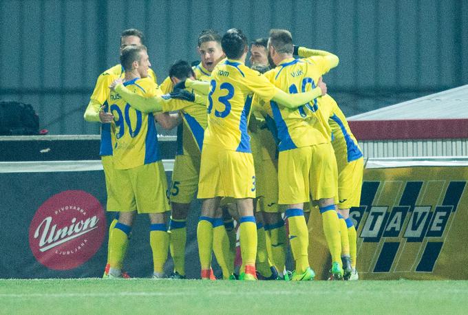 Domžale so v zadnjem nastopu v letu 2016 doma premagale Maribor. | Foto: Vid Ponikvar