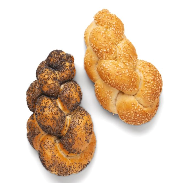 V Pekarni Hlebček vsak dan deset ljudi osem ur plete pletenice, ki so na voljo v trgovinah Hofer. | Foto: Hofer