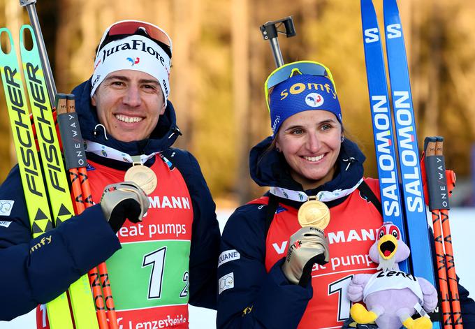 Franciji sta zmago in novo zlato odličje priborila Julia Simon in Quentin Fillon Maillet. | Foto: Reuters