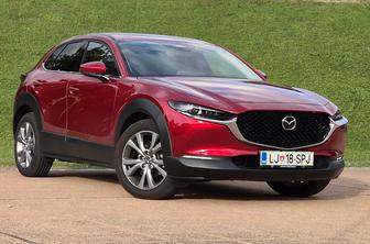 Mazda CX-30: še vedno odličen, vsaj malo tudi premijski in po meri voznikov stare šole