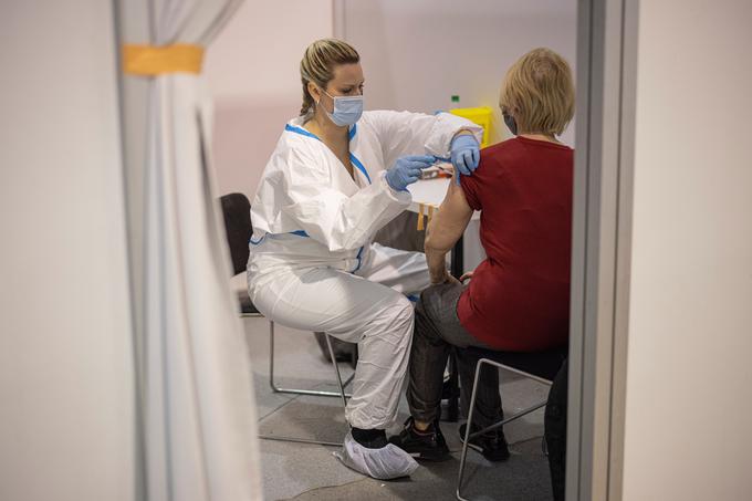 V Srbiji lahko ljudje izbirajo, s katerim cepivom proti covid-19 se bodo cepili. | Foto: Reuters