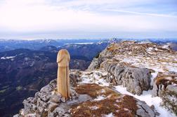 Neobičajna lesena konstrukcija iz avstrijskih gora postaja uspešnica družbenih omrežij  #foto