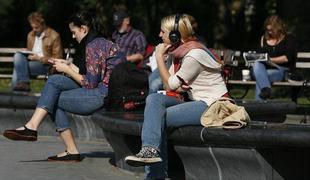 V ZDA pešci s slušalkami pogosteje žrtve prometnih nesre
