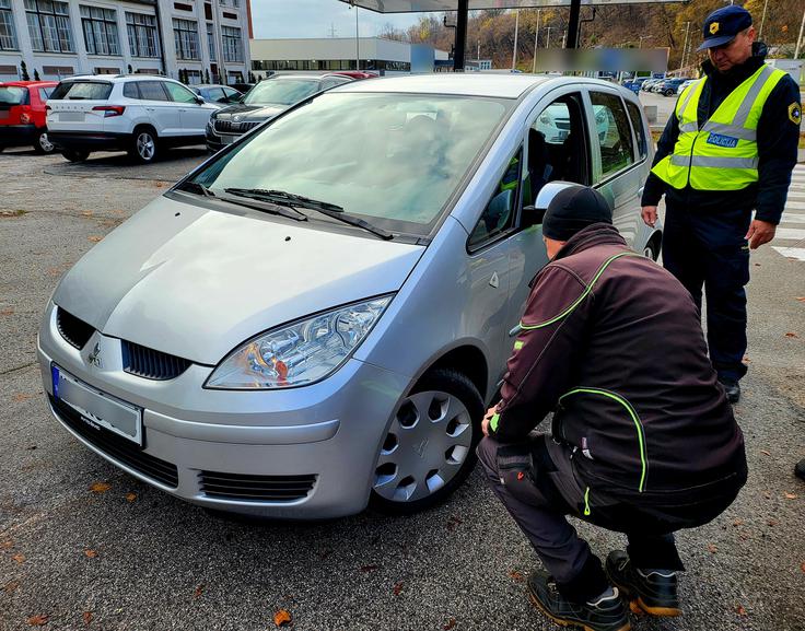 policijska akcija PP Tržič, pnevmatike, vozniki, vožnja, profil, zimske razmere, gume | Foto: Policijska postaja Tržič