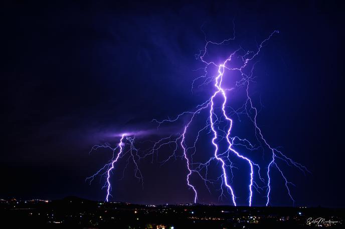 Strela, nevihta, neurje | Statistike zavarovalnic navajajo, da so najpogostejše škode zaradi udara strel, kar 42 odstotkov, prav na računalniških in komunikacijskih napravah. | Foto Shutterstock