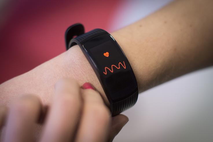 Pametna zapestnica Samsung Gear Fit2 Pro deluje na Samsungovem operacijskem sistemu Tizen, ki ga uporabljajo tudi za svoje pametne ure in pametne televizorje. | Foto: Bojan Puhek