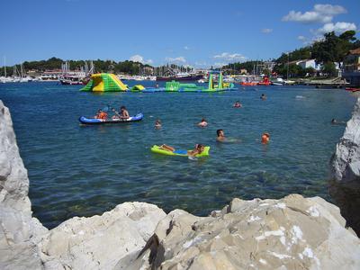 Analiza, ki boli: za enak dopust v Italiji 738,72 evra, na Hrvaškem 1.402,58 evra