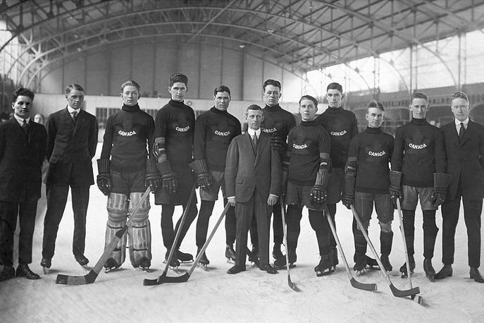 OI 1920 - Kanada hokej Winnipeg Falcons | Kanadčani so leta 1920 osvojili prvi naslov v hokeju na ledu na OI, takrat še v sklopu poletnih olimpijskih iger. | Foto Wikimedia Commons / avtor neznan
