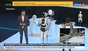 Robot na ruski televiziji v resnici moški v kostumu #video