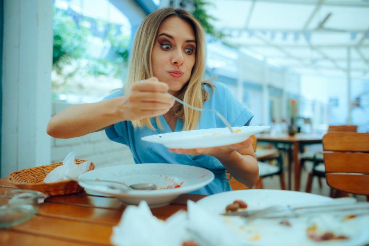 prenajedanje, ženska prazni krožniki | Foto: Shutterstock