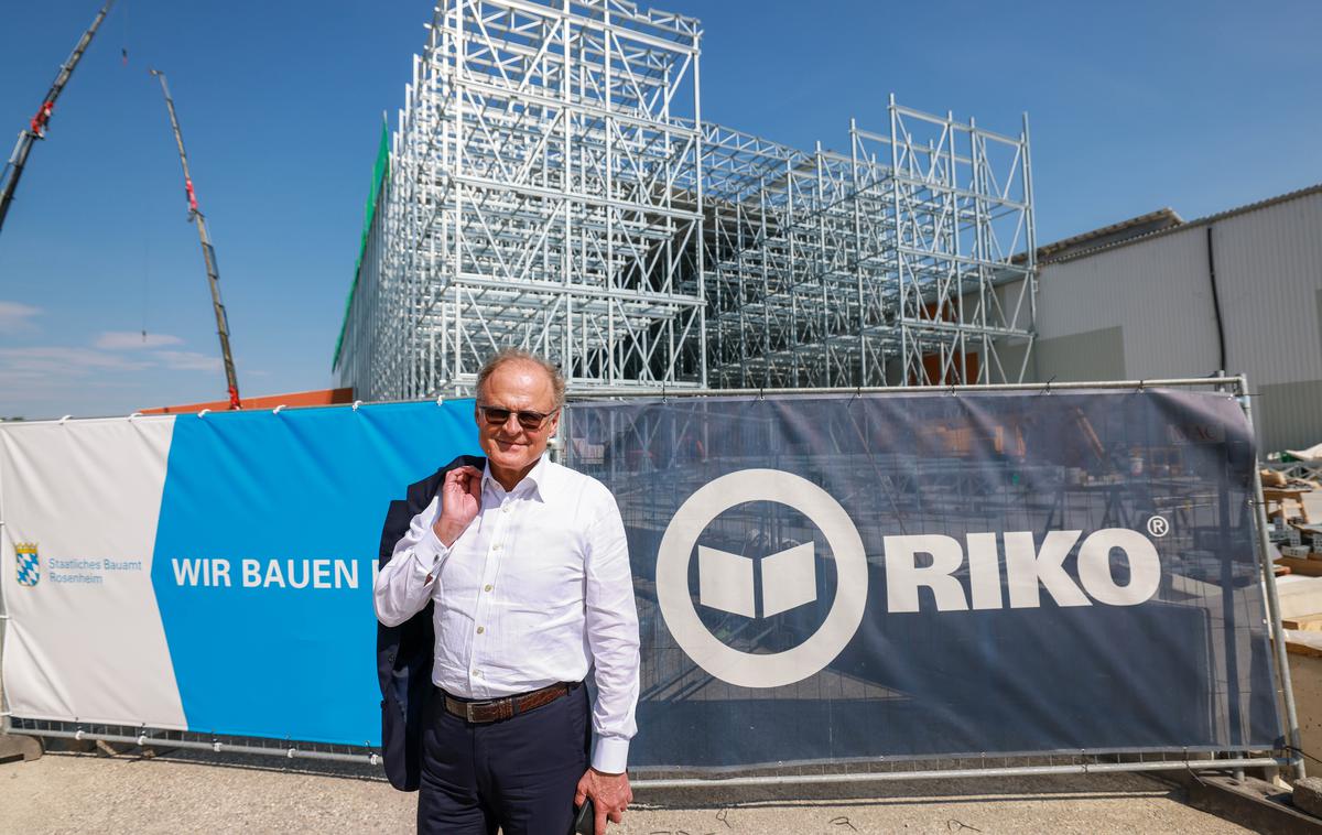 Gradnja skladišča v Münchnu | Direktor podjetja Riko Janez Škrabec je poudaril, da gre za enega prvih zahodnoevropskih trgov, kamor je Riko vstopil, zato je sodelovanje pri tem projektu toliko bolj pomembno. | Foto Mediaspeed