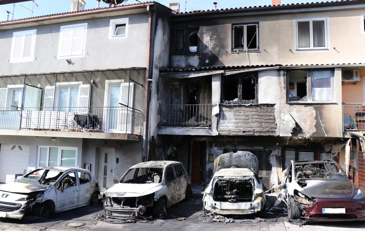 PU Koper |  V času požara je bilo v stanovanjskih hišah, ki jih je zajel ogenj, več stanovalcev, ki so zbežali iz svojih domov.  | Foto PU Koper