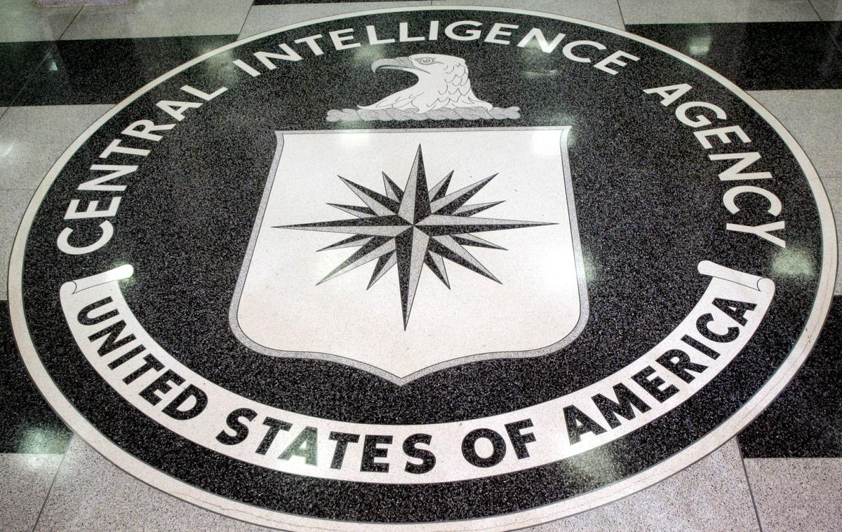 CIA, logo | Zanimanja za prekinitve delovnega razmerja v zvezni vladi sicer ni veliko, ker birokrati ne vedo, ali se bodo lahko kasneje spet zaposlili pod novo vlado in ali lahko v prihodnjih osmih mesecih najdejo nove službe. | Foto Reuters