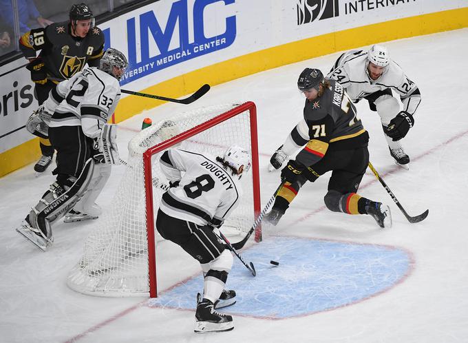 Los Angeles Kings in Vegas Golden Knights so se v rednem delu udarili dvakrat. Na prvih dveh tekmah so slavili Vitezi, na drugih dveh (konec februarja) Kralji. | Foto: Reuters