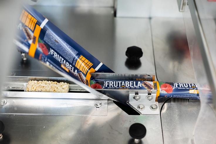 Njihov znan izdelek je tudi čokoladica Frutabela.  | Foto: Simon Koležnik/Fructal