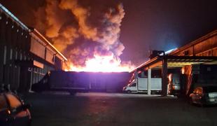 Na požarišču pri Radomljah ostajajo požarne straže