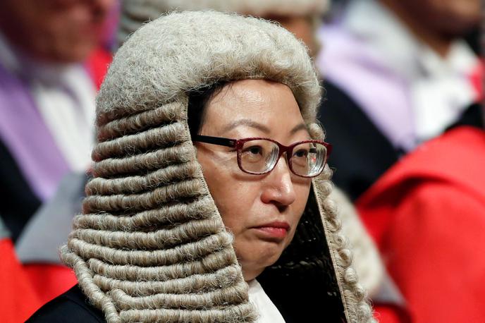 Teresa Cheng | Hongkonška ministrica za pravosodje Teresa Čeng je v incidentu utrpela poškodbe. | Foto Reuters