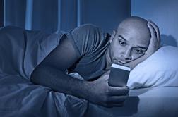Ali sta res le še želji po spanju in seksu močnejši od želje po uporabi mobilnega telefona?