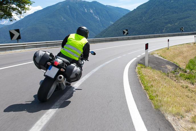 Kakšna so pravila vožnje z motorjem?