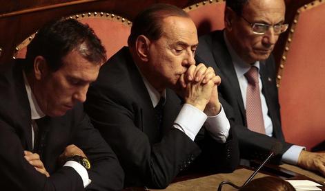 Berlusconi: Nesprejemljivo in absurdno je, da bi opravljal javna dela