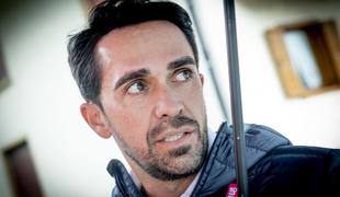 Alberto Contador opozarja Tadeja Pogačarja