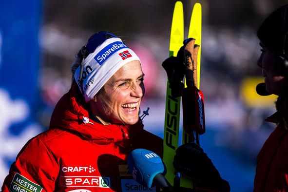 Povratnica Johaug se je vrnila z zanesljivo zmago, Anja Mandeljc 24.